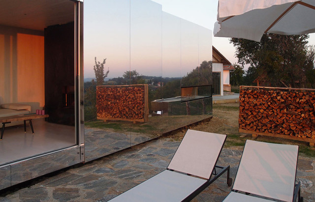 La casa invisibile a specchio - progetto dello studio Delugan Meissl Associated Architechts.