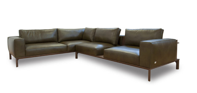 Place divano in pelle componibile di Doimo Salotti.