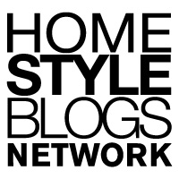 Logo del network HomeStyleBlogs , design blogger specializzati e professionisti.
