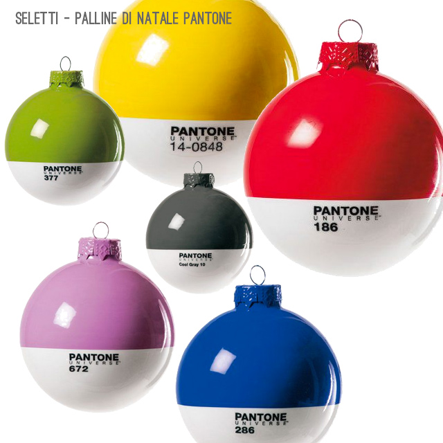Palle di Natale di design con Pantone e Seletti.