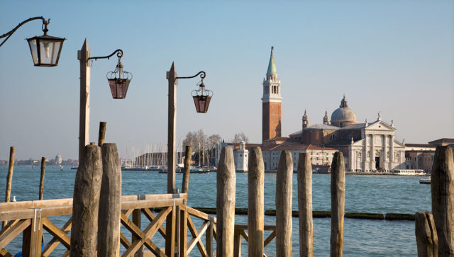 veduta di Venezia con le caratteristiche Briccole.