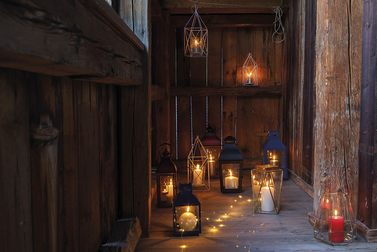 Atmosfere di Natale in casa: le candele e le lanterne da accendere.