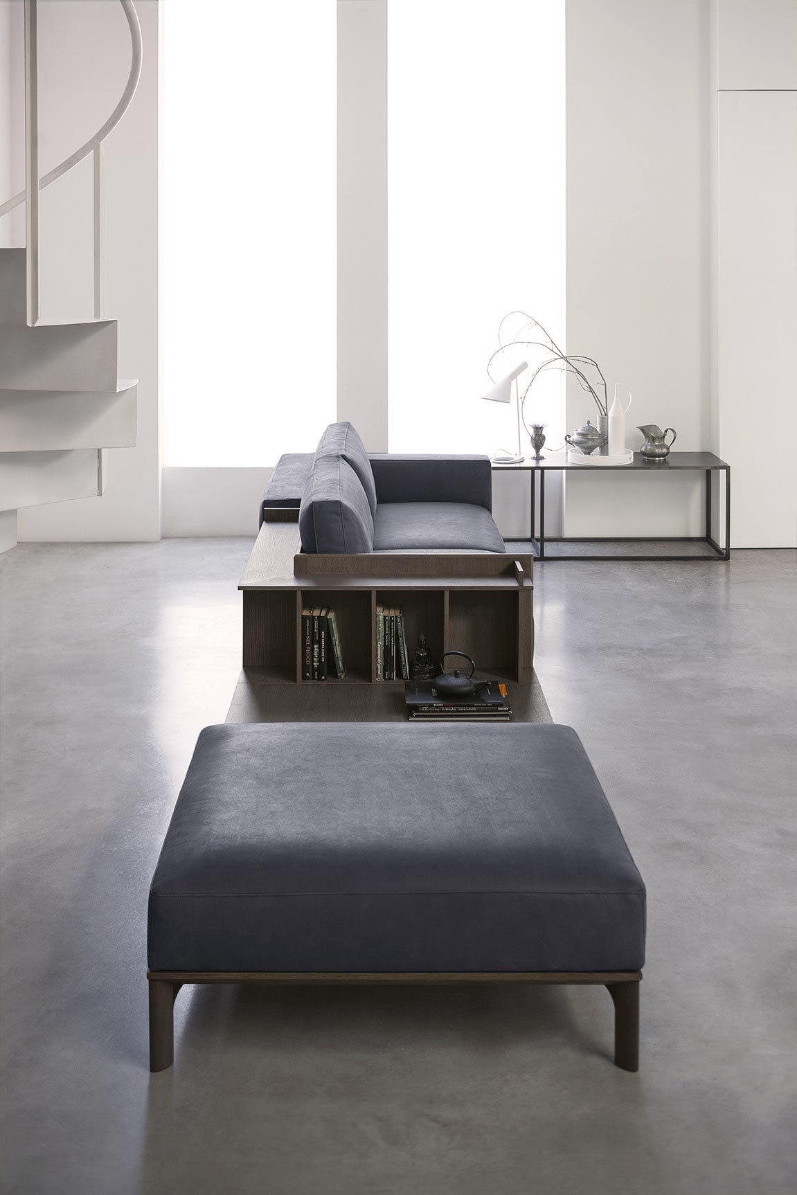 Plain interioris - leather sofa